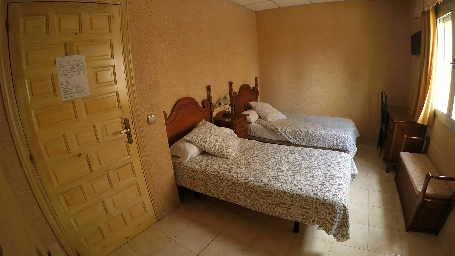Hostal La Casa De Enfrente Malaga Guest house