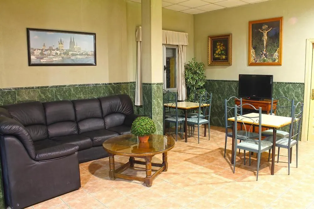 Konukevi Hostal La Casa De Enfrente Otel Málaga